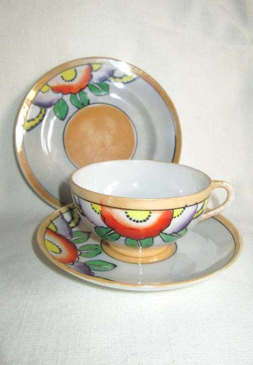 Vintage Porcelain Pearlescent Floral Trio from Blisful