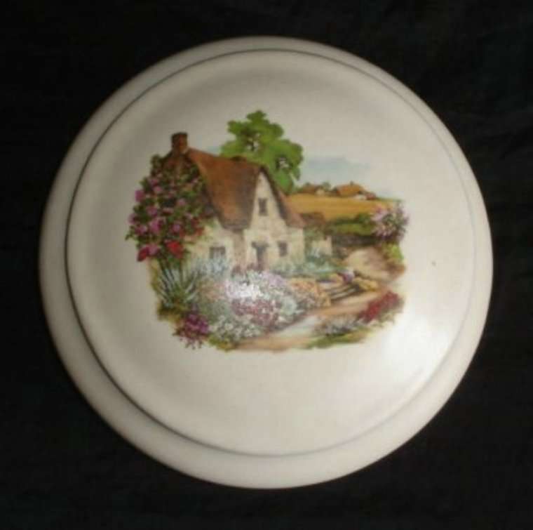 ROUND COUNTRY SCENE HOLDER from BLISFUL