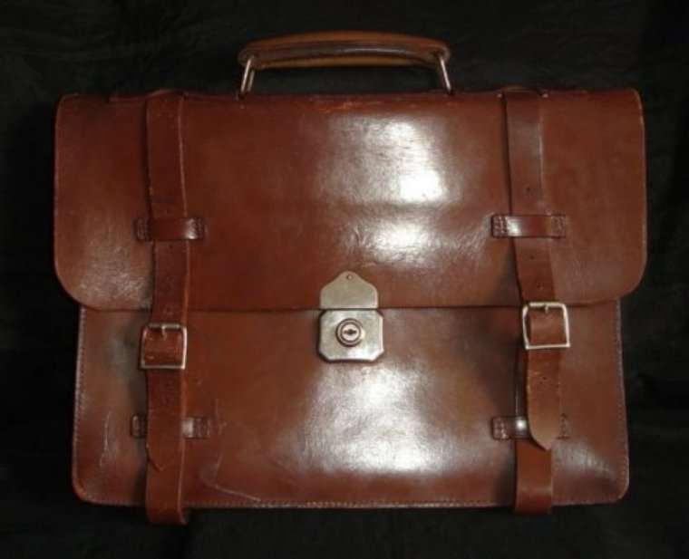 OLD ENGLISH LEATHER BRIEFCASE from BLISFUL