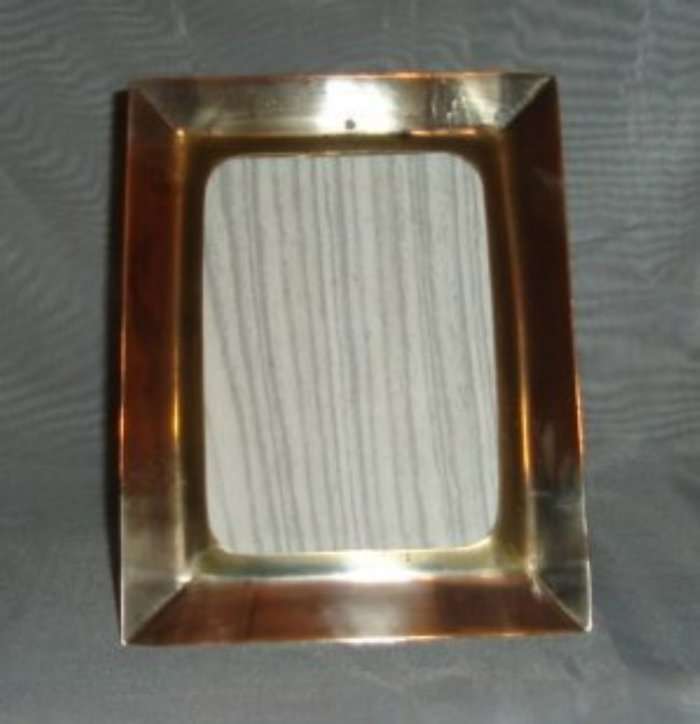 BRASS RECTANGLE STAND FRAME from BLISFUL