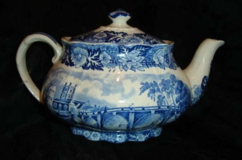THAMES RIVER SCENE PALISSY POTTERY TEA POT from BLISFUL