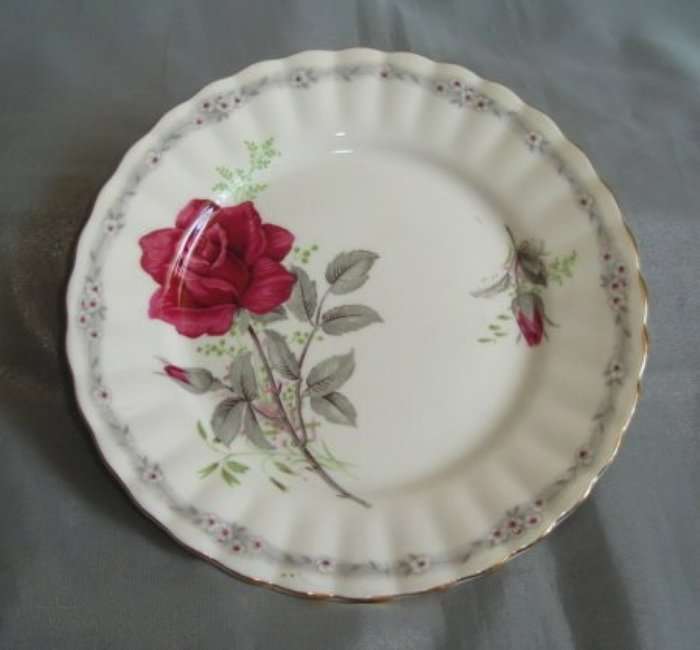 ROYAL STAFFORD " ROSES TO RMEMBER " side plate from BLISFUL