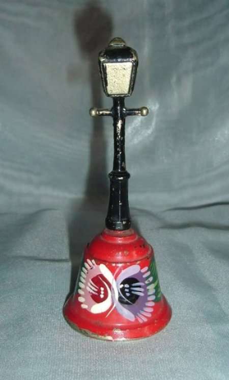 ENGLISH LAMP POST METAL BELL from BLISFUL