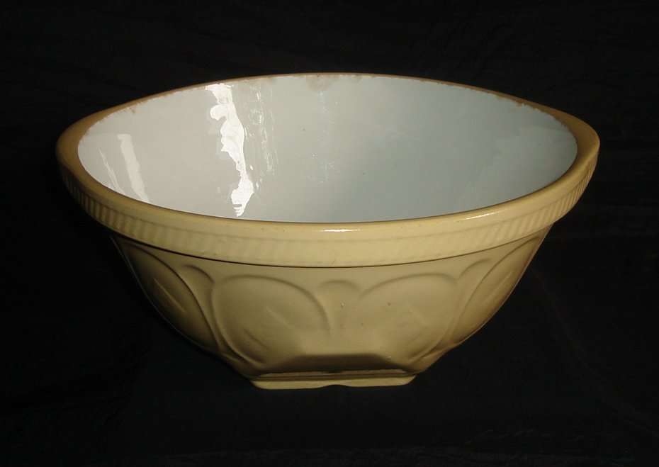 GREEN'S GRIPSTAND MIXING BOWL - ENGLAND from BLISFUL