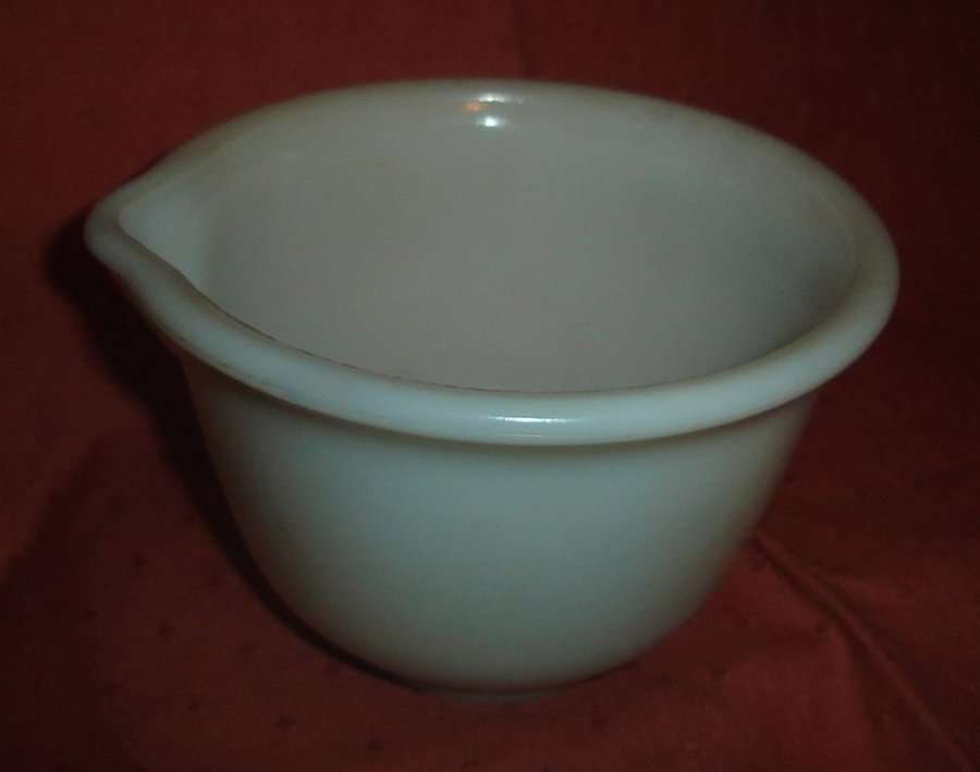 HAMILTON BEACH MILK WHITE MIXING BOWL from BLISFUL