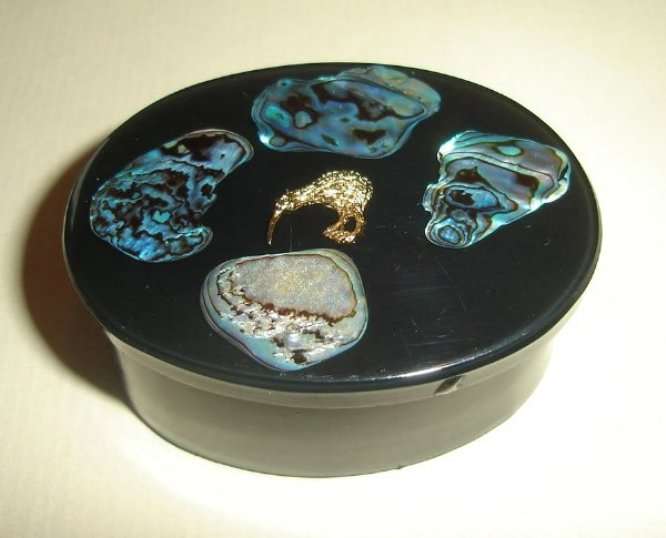 KIWI OVAL PAUA SHELL TRINKET BOX from BLISFUL