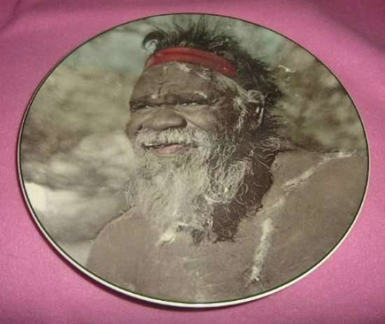 ROYAL DOULTON " AUSTRALIAN ABORIGINE " PLATE No D 6422 from BLISFUL