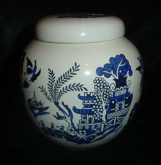 BLUE & WHITE WILLOW PATTERN GINGER JAR from BLISFUL