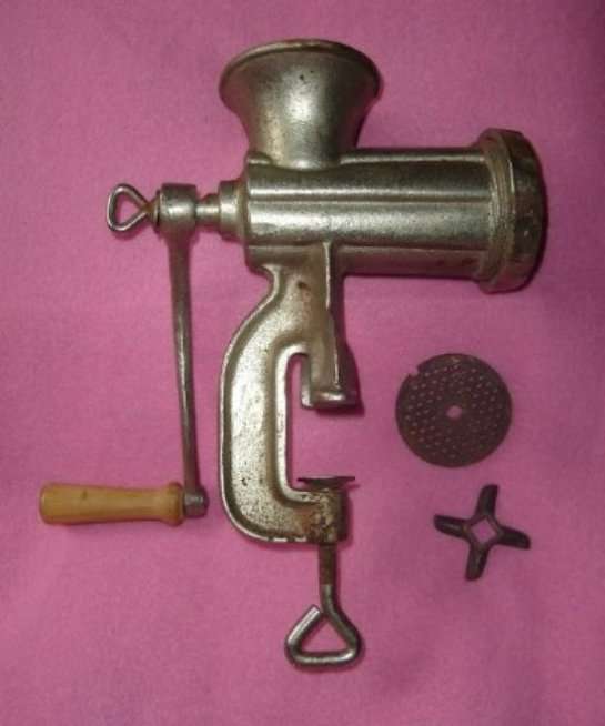 VINTAGE CAST IRON MINCER No 8 from BLISFUL