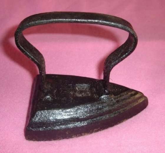 VINTAGE CAST IRON " IRON " from BLISFUL