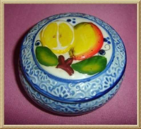 PORCELIAN BLUE & WHITE TRINKET HOLDER from BLISFUL