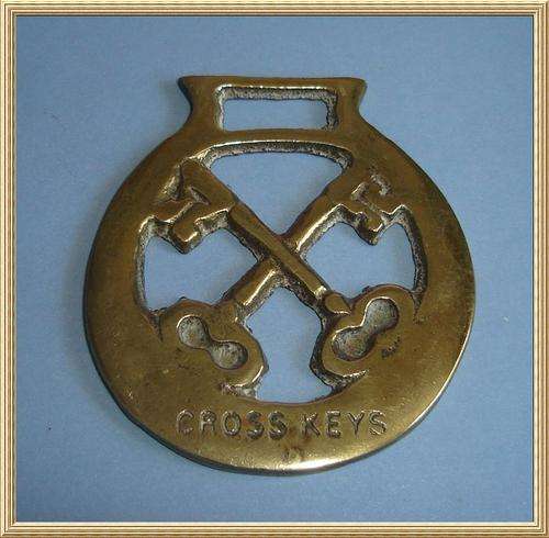 CROSS KEYS HORSE BRASS from BLISFUL