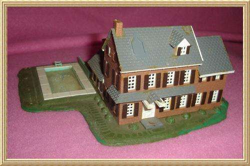 Model Railway Building House with Pool from Blisful