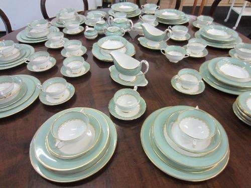 ~ Vintage Royal Paragon England Dinner Service Set ~ (12 Place Setting)