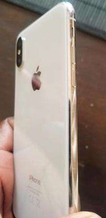 iPhone X || Silver || 64GB || IMMACULATE CONDITION