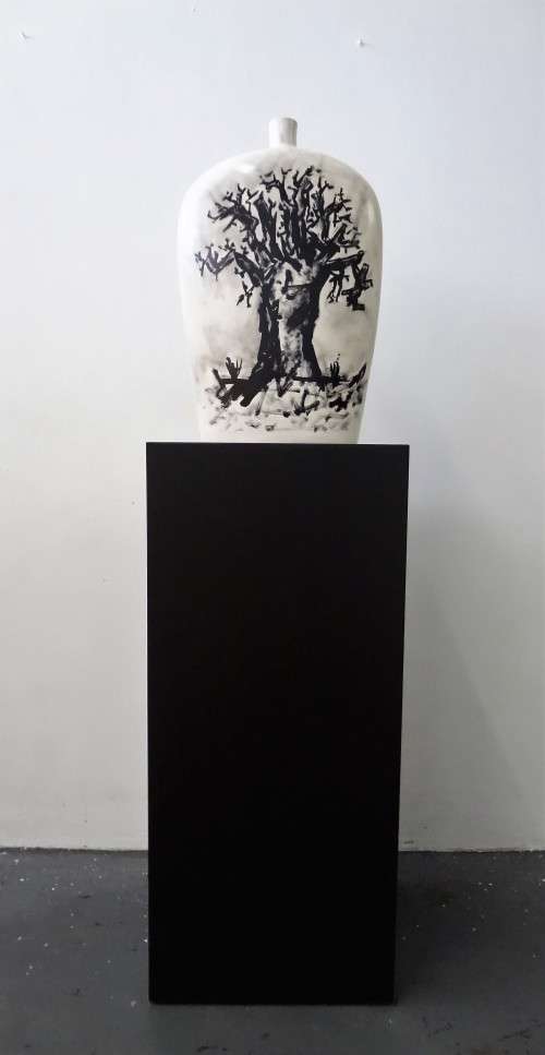 HILTON EDWARDS -  !!!! ARTIST PROMOTION  !!!!   GALLERY RETAIL R4 000