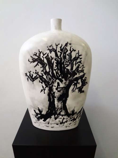 HILTON EDWARDS -  !!!! ARTIST PROMOTION  !!!!   GALLERY RETAIL R4 000