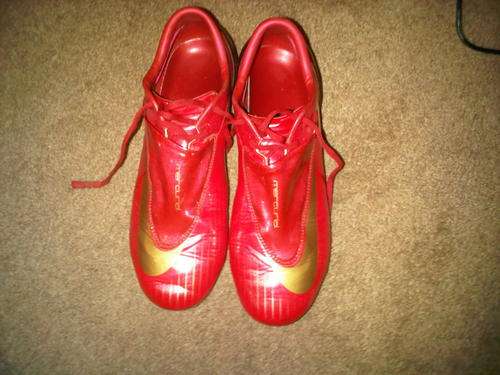 ***NIKE MECURIAL VAPORS***  Worth R2000>>>>Red & Gold<<<<<