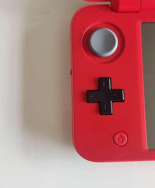 `New` Nintendo 2ds xl console Poké Ball Edition +box