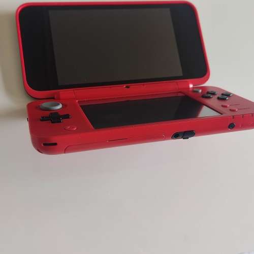 `New` Nintendo 2ds xl console Poké Ball Edition +box