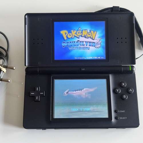 Nintendo Ds Lite console +original charger and stylus
