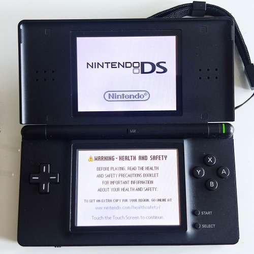 Nintendo Ds Lite console +original charger and stylus