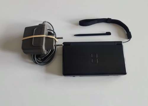 Nintendo Ds Lite console +original charger and stylus