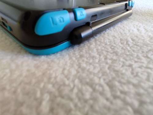 Nintendo 2ds xl with original charger and memory card