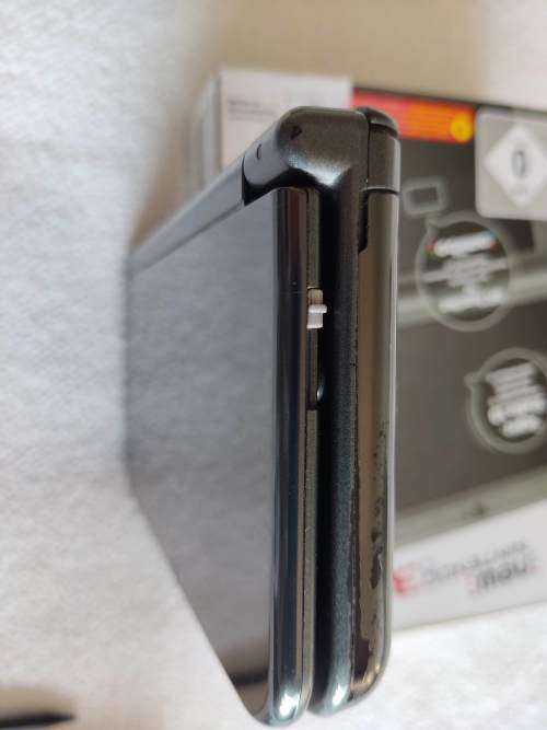 "New" Nintendo 3ds XL IPS screen, original charger and packaging