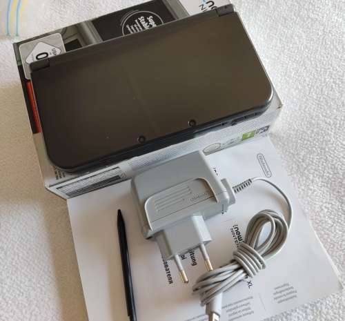 "New" Nintendo 3ds XL IPS screen, original charger and packaging
