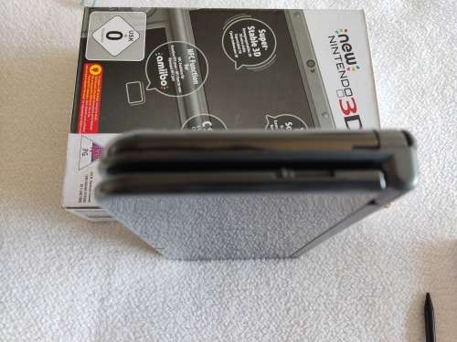 "New" Nintendo 3ds XL IPS screen, original charger and packaging