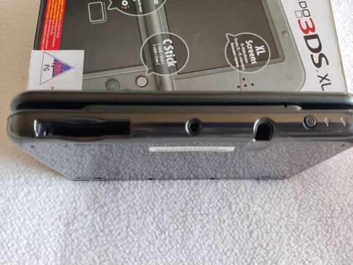 "New" Nintendo 3ds XL IPS screen, original charger and packaging