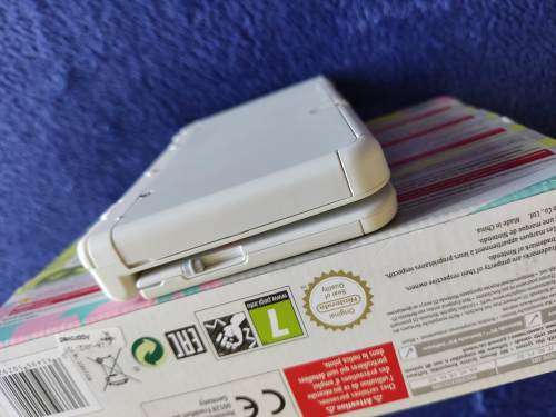"New" Nintendo 3ds console with original packaging and charger