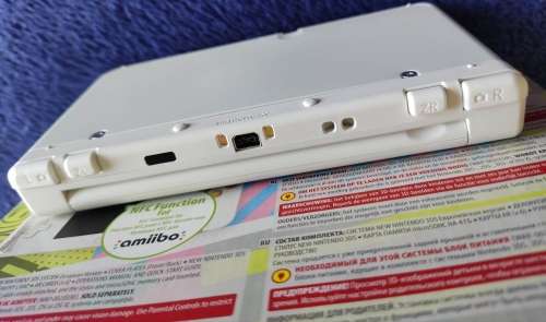 "New" Nintendo 3ds console with original packaging and charger