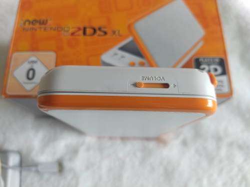 "New" Nintendo 2ds xl with original packaging and charger