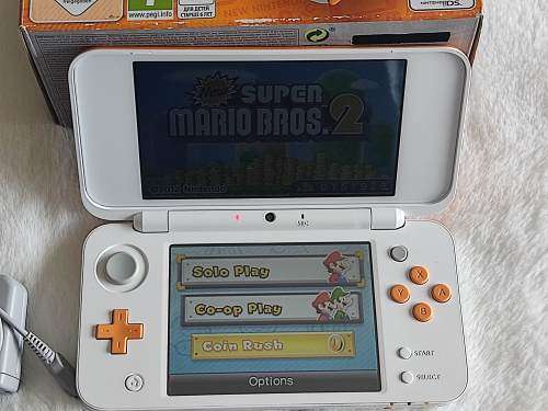 "New" Nintendo 2ds xl with original packaging and charger