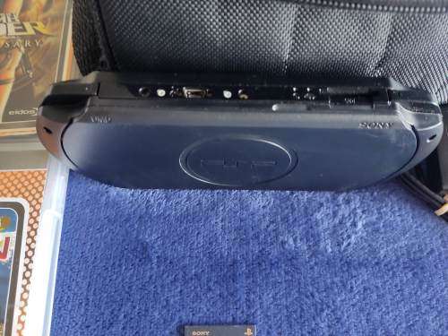 Sony psp with games incudes memory card and charger