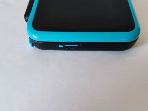 "New" Nintendo 2ds xl +charger and stylus