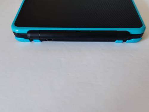 "New" Nintendo 2ds xl +charger and stylus