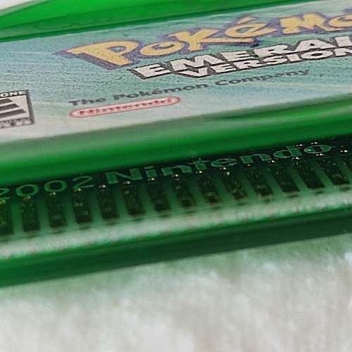 Pokémon Emerald Version - GBA / Gameboy