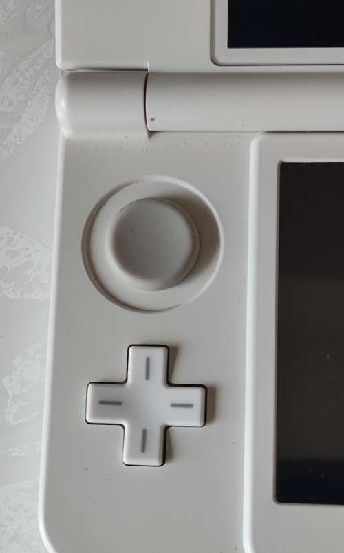 `New` Nintendo 3ds console +charger and stylus