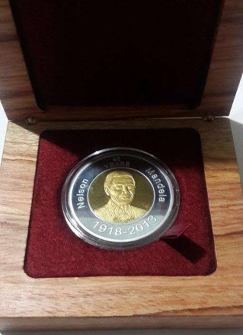 WOW!! FIRST EVER- MANDELA 95 YEARS BI METAL MEDALLION- OLD S A COAT OF ARM + WOODEN DISPLAY BOX...