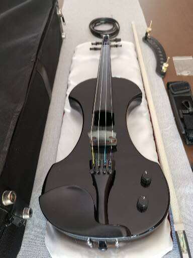 Fender FV Electric Vioin with Case and other extras