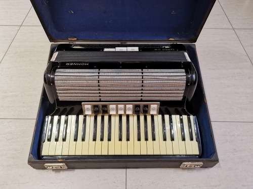 Full Size Hohner Accordian with original case