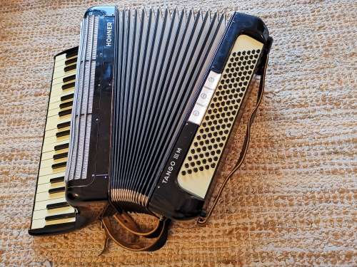 Full Size Hohner Accordian with original case
