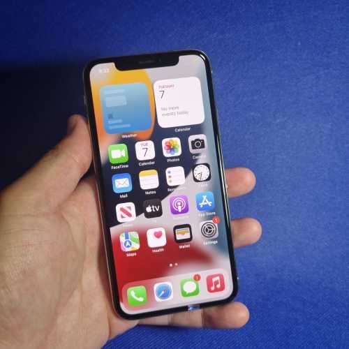 iPhone XR 64GB Product Red!