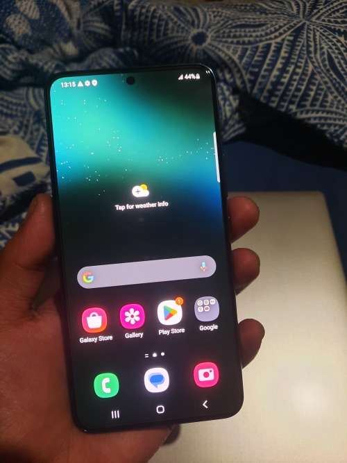 Samsung S22 - 256gb. BRAND NEW !