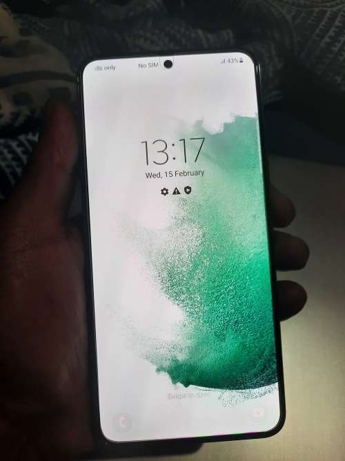 Samsung S22 - 256gb. BRAND NEW !