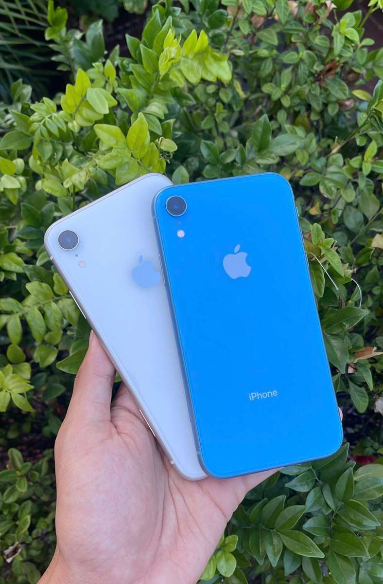 iPhone XR  64GB