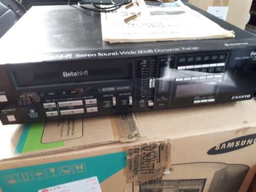 Sanyo VTC-M40SA Betahi-fi Recorder and tapes